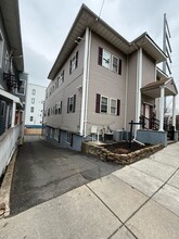 64 Washington Ave, Unit 1 in Chelsea, MA - Foto de edificio - Building Photo