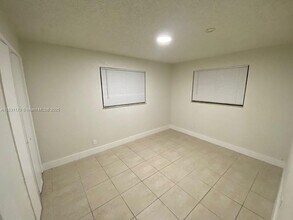 2766 NW 9th Pl in Fort Lauderdale, FL - Building Photo - Building Photo