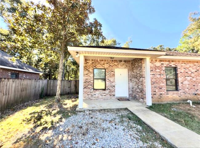 126 Pear St