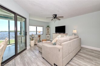 898 Buttonwood Dr in Fort Myers Beach, FL - Building Photo - Building Photo