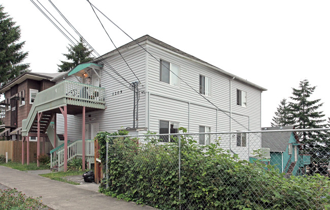 1209 S Altheimer St in Tacoma, WA - Building Photo - Building Photo