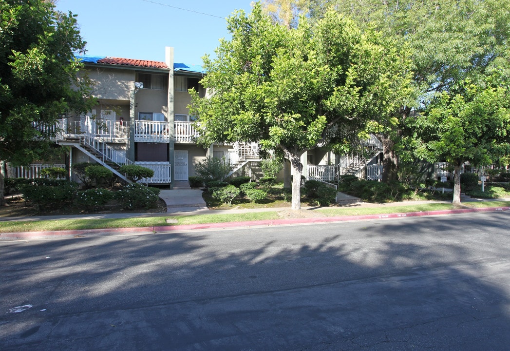 Park Victoria Apartments in Montebello, CA - Foto de edificio