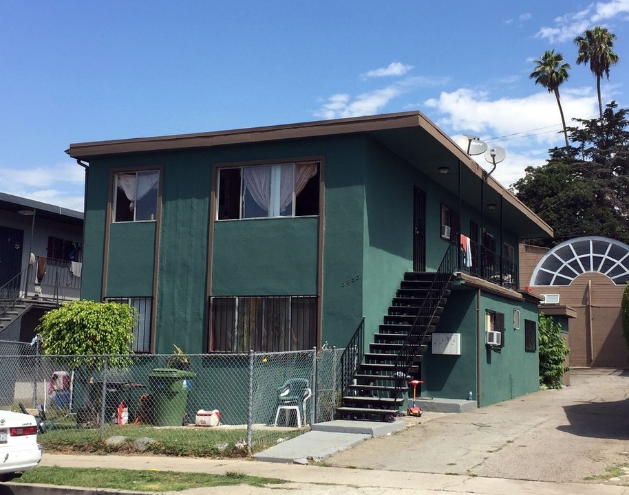 3853 Montclair St in Los Angeles, CA - Building Photo