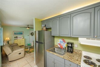 8127 Country Rd in Ft. Myers, FL - Building Photo - Building Photo