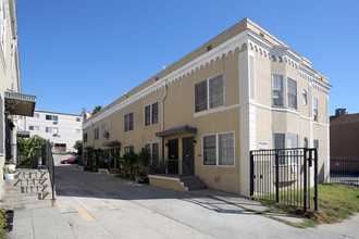 2881 W 7th St in Los Angeles, CA - Foto de edificio - Building Photo