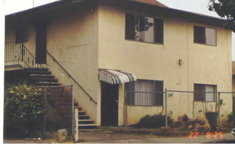 561 S La Verne Ave in Los Angeles, CA - Building Photo