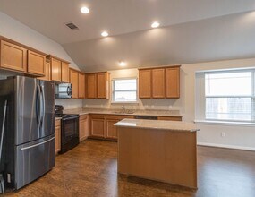 310 Hyltin St in Hutto, TX - Building Photo - Building Photo