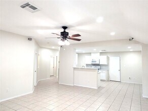 9202 Aberdeen Lake Dr in Houston, TX - Building Photo - Building Photo