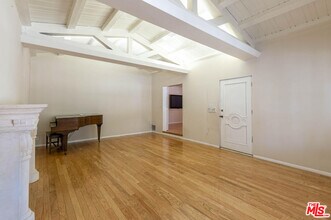 352 S Wetherly Dr in Beverly Hills, CA - Building Photo - Building Photo