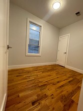 19 Jewett Ave, Unit 1R in Jersey City, NJ - Foto de edificio - Building Photo