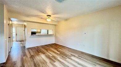 13160 Kings Point Dr in Ft. Myers, FL - Building Photo - Building Photo