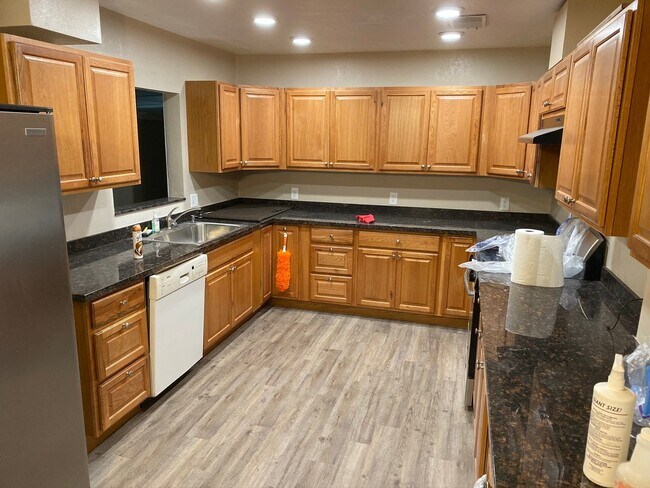 512 N O St in Tulare, CA - Building Photo - Building Photo