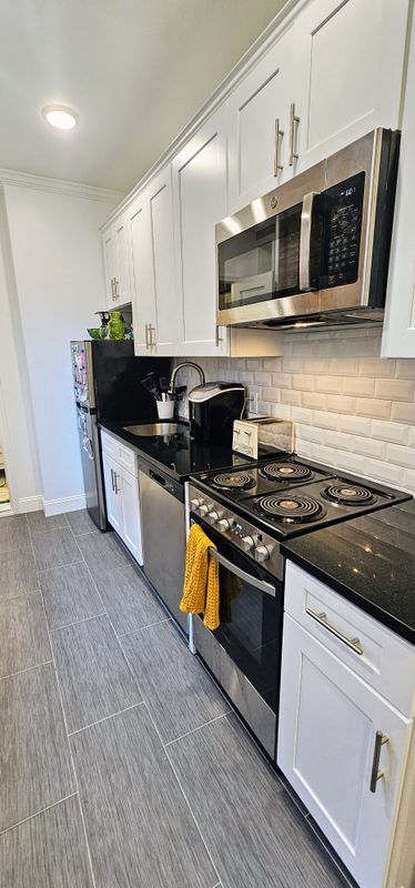 317 E 83rd St in New York, NY - Building Photo - Building Photo