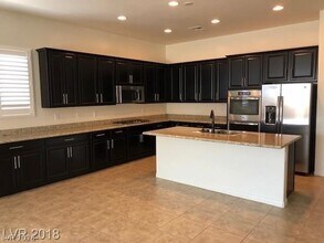 8638 Rori Springs St in Las Vegas, NV - Building Photo - Building Photo