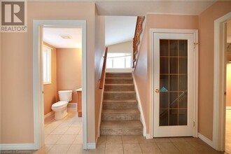 17 Hawkswood Dr in Kitchener, ON - Building Photo - Building Photo