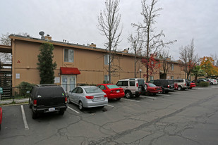 Garfield Court Apartments in Sacramento, CA - Building Photo