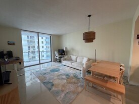 1060 Brickell Ave, Unit 2215 in Miami, FL - Building Photo