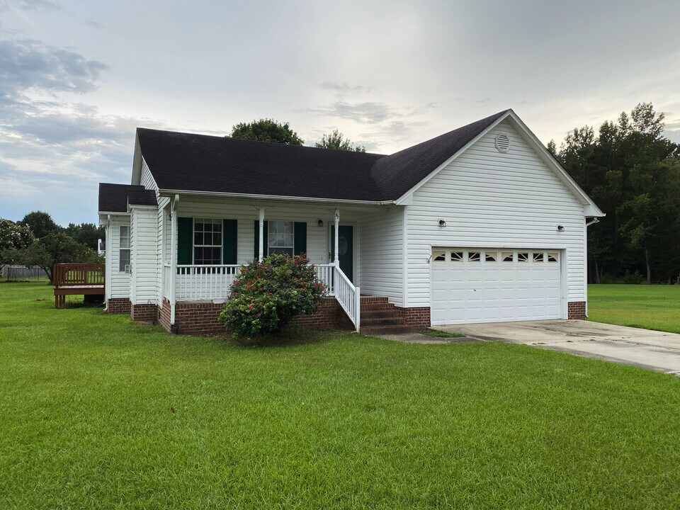 87 Willow Pond Ct in Lillington, NC - Foto de edificio