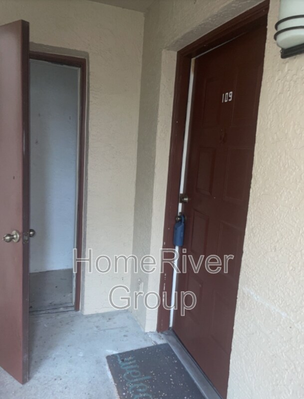 2597 Countryside Blvd in Clearwater, FL - Building Photo - Building Photo