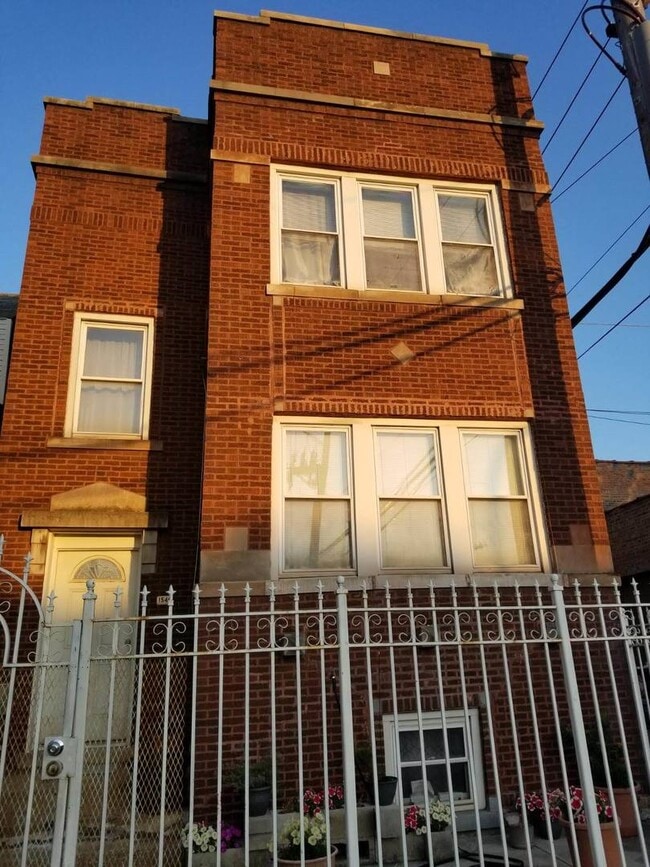 property at 1540 N Hamlin Ave