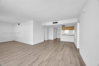 14180 SW 84th St in Miami, FL - Building Photo - Building Photo