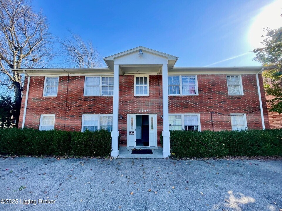 12609 E Orell Rd in Louisville, KY - Building Photo