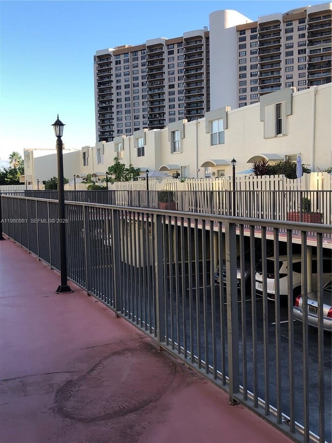 1701 NE 115th St in Miami, FL - Building Photo - Building Photo