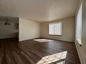 609 Lincoln St in Fairview, OR - Building Photo - Building Photo