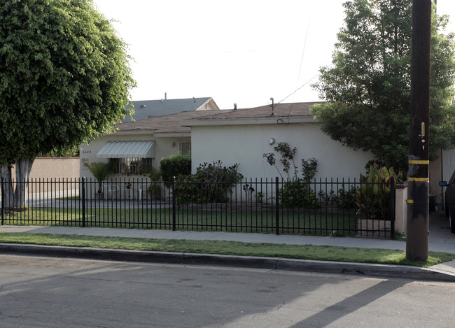 6624 Flora Ave in Bell, CA - Foto de edificio - Building Photo