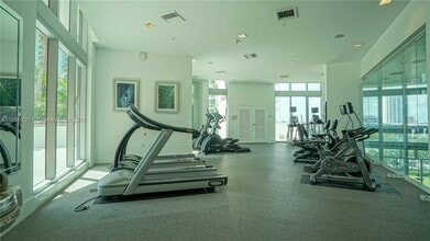 350 S Miami Ave, Unit 1709 in Miami, FL - Building Photo - Building Photo