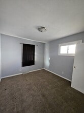 3903 Oakshire Rd in Des Moines, IA - Foto de edificio - Building Photo