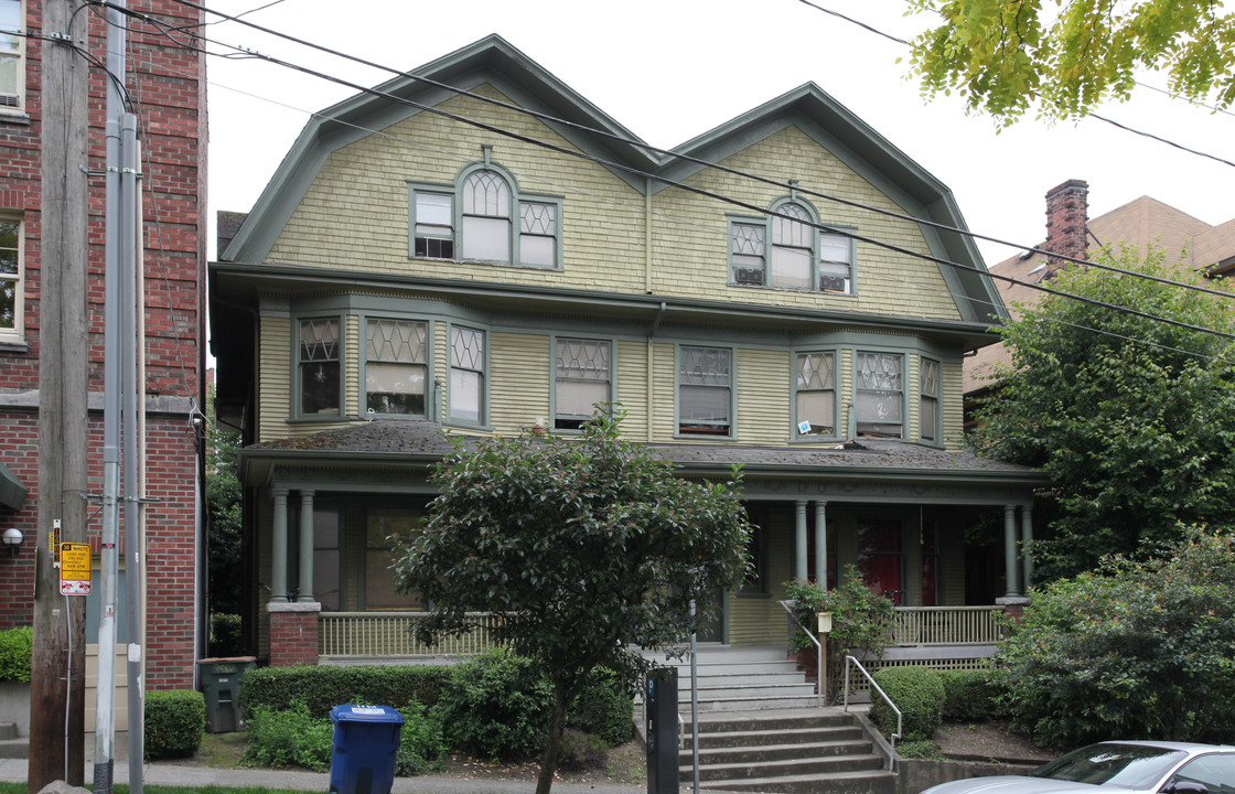 Belboy Apartments in Seattle, WA - Building Photo