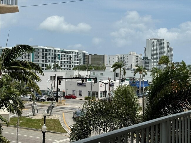 2100 Van Buren St in Hollywood, FL - Building Photo - Building Photo