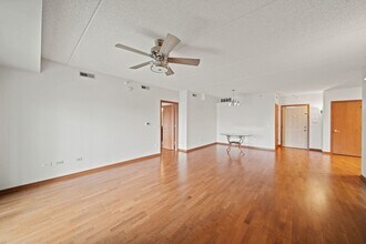 601 W Rand Rd in Arlington Heights, IL - Building Photo - Building Photo