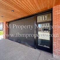 111 W Ennis Ave in Ennis, TX - Building Photo