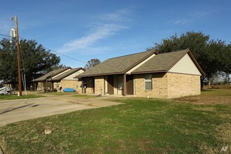 12943 TX-142 in Martindale, TX - Building Photo - Building Photo