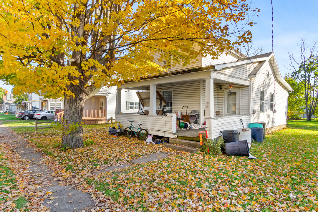 85 2nd St in Shelby, OH - Building Photo