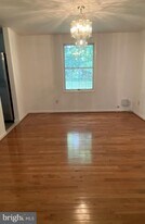 9613 Locust Hill Dr in Great Falls, VA - Building Photo