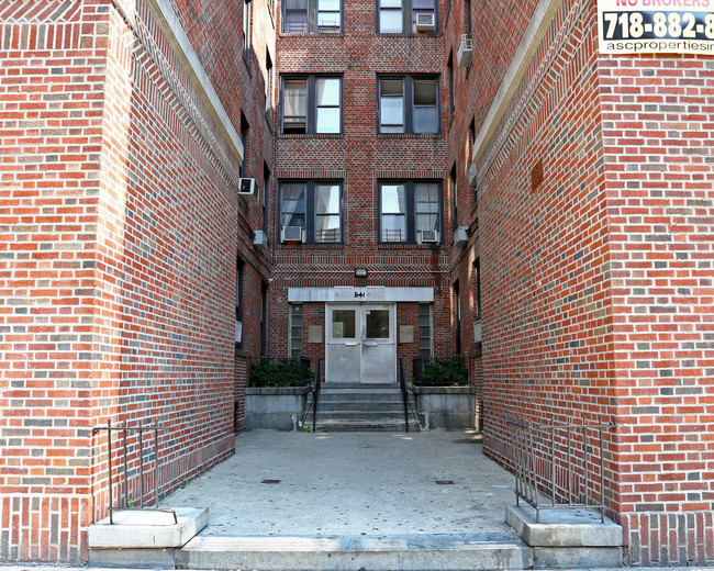 541 Isham St in New York, NY - Building Photo - Building Photo