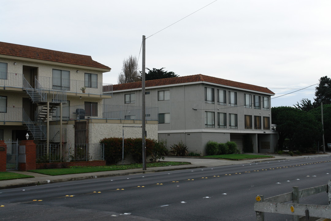 1090 Mission Rd in South San Francisco, CA - Building Photo