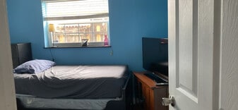 9470 NW 24th St in Sunrise, FL - Building Photo