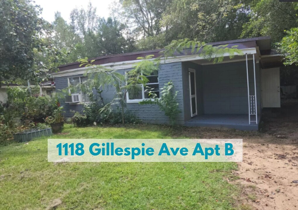 1118 Gillespie Ave in Albany, GA - Building Photo