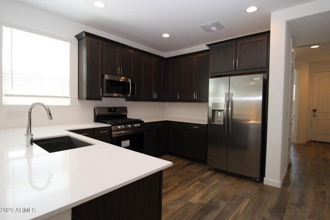 17108 W Fallen Leaf Ln in Surprise, AZ - Building Photo - Building Photo