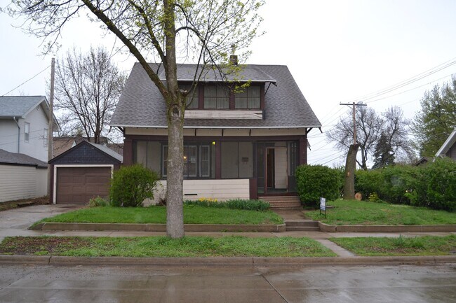 property at 202 E 18th St