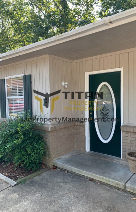 2016 Watts Rd in Benton, AR - Building Photo