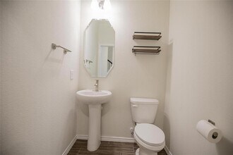3415 Avondale Vw Dr in Houston, TX - Building Photo - Building Photo