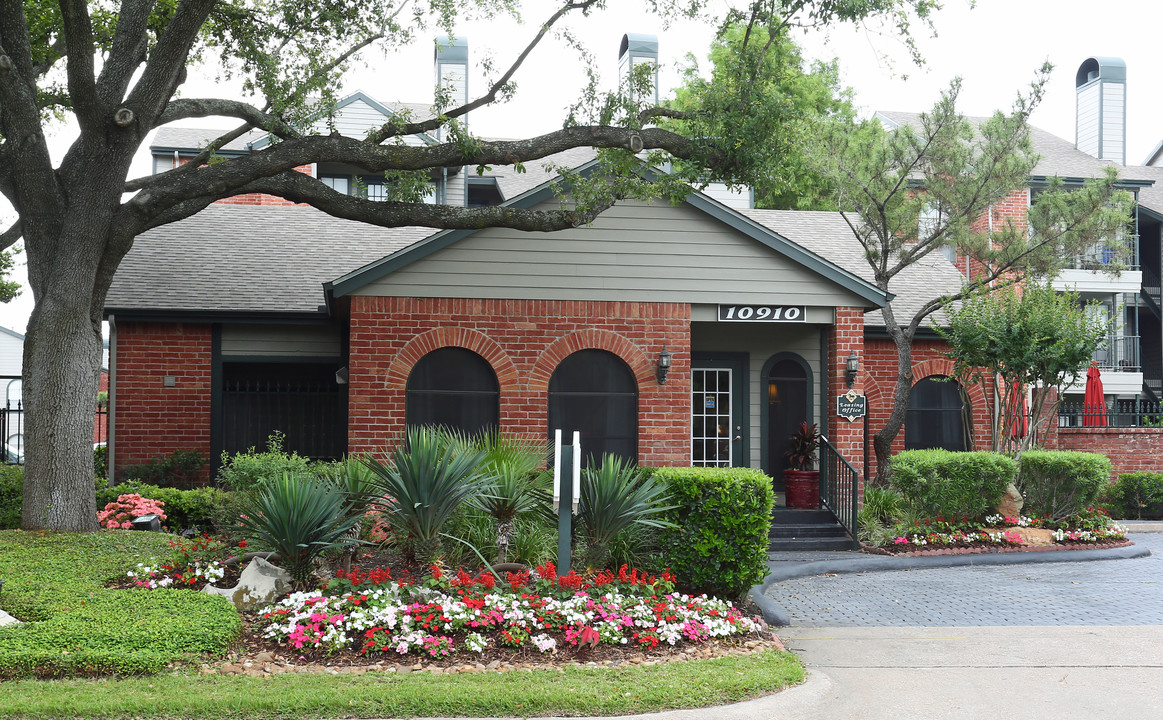 Ascot Court in Houston, TX - Foto de edificio