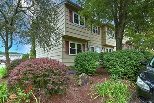 55 Lantern Park Dr in Naugatuck, CT - Building Photo