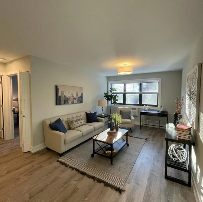 456 W Barry Ave, Unit 508