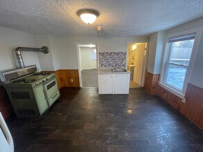 473 Grove St in Woonsocket, RI - Building Photo - Building Photo